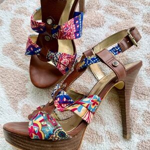 Guess Multicolor Patterned Heels with Brown Accents